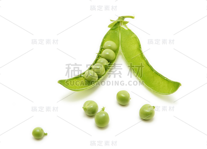 把豌豆从豆荚里取出来