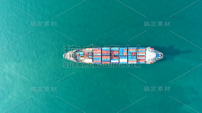 集装箱、集装箱船在进出口和商业物流，由起重机，贸易港口，航运，货物到港。鸟瞰图，水运，国际，壳牌海运