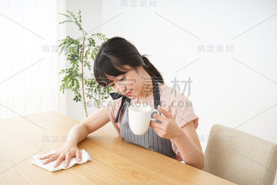 微笑的咖啡馆的员工