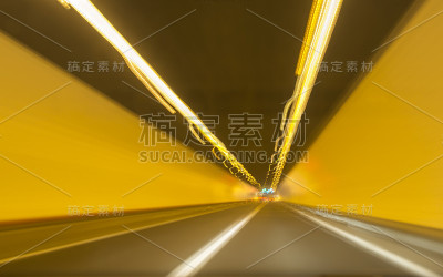 在隧道中快速移动