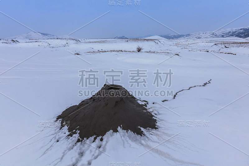 冬天的泥火山