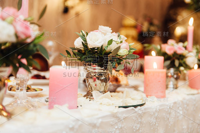 为婚礼或其他宴会准备的餐桌