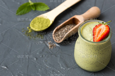 抹茶绿茶奇亚籽布丁