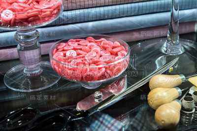 裁缝桌与各种工具