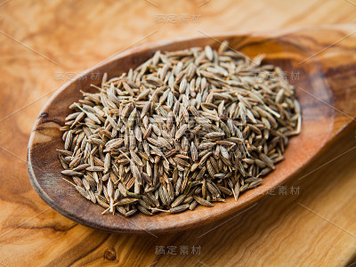 孜然种子-木勺上的印度香料