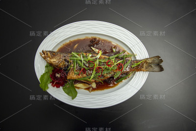 辣的酱汁鱼