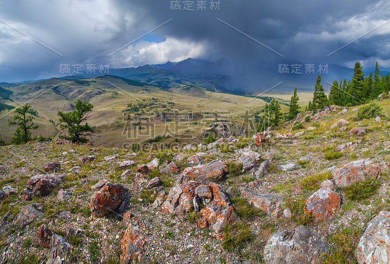 山景，暴风雨的天空