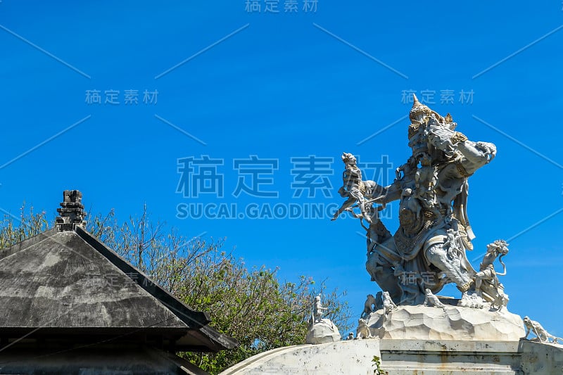 巴厘岛——乌鲁瓦图一座寺庙屋顶的近景