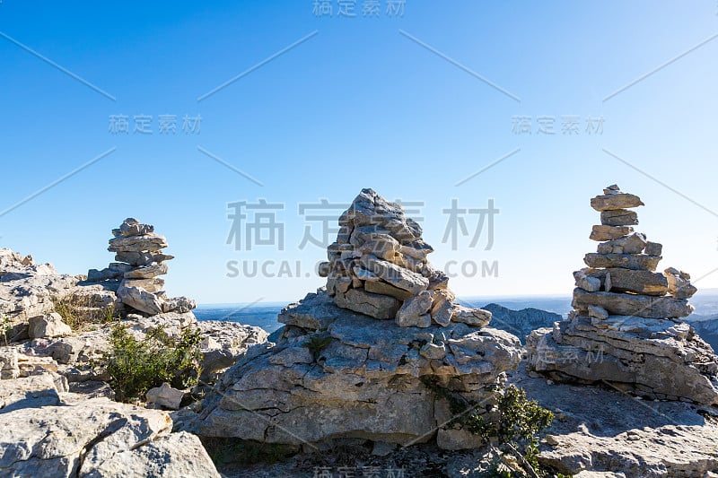 从Hortus山(法国奥西塔尼)山顶俯瞰埃罗乡村的凯恩斯