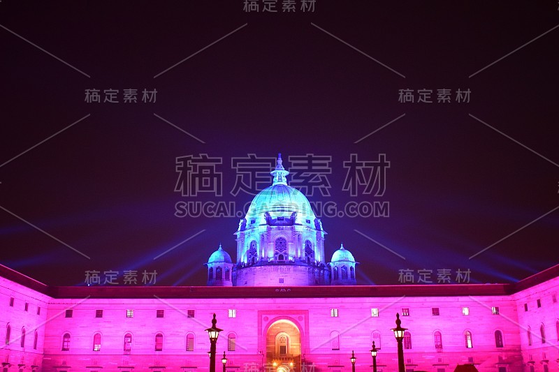 印度德里的Rashtrapati Bhawan五颜六色的夜景，著名的Rashtrapati Bhaw