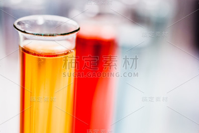 实验室中的试管。药物发现，药理学和生物技术概念。科学和医学研究背景。