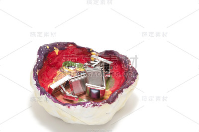整理杂物托盘视频袋，里面有袖扣