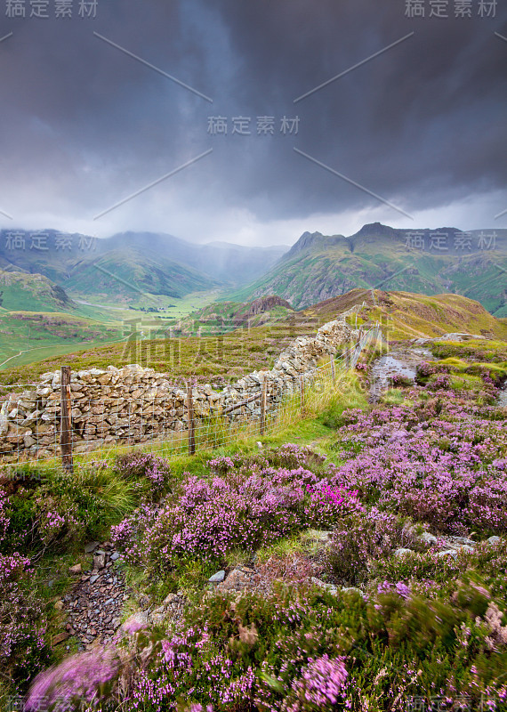 希瑟，暴雨和英格兰湖区的朗代尔派克