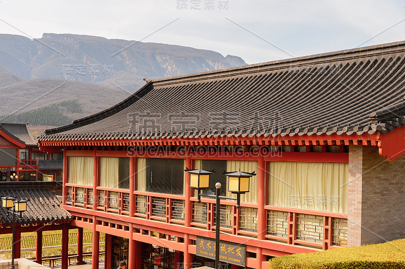 游客中心在少林寺(少林寺)，一个禅宗佛教寺庙。联合国教科文组织世界遗产