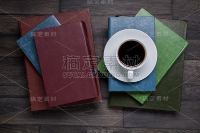 书，杯红茶或