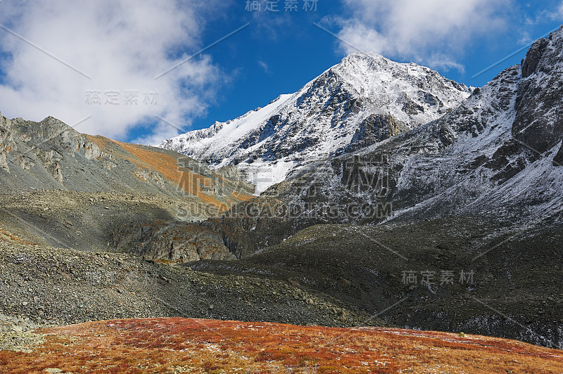 美丽的秋景，阿尔泰山俄。