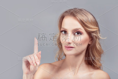 美女专家引起注意