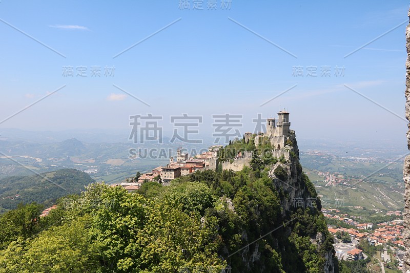 在圣马里诺的Rocca o Guaita和Borgo Maggiore