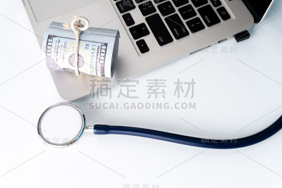 具有医学概念的听诊器和注射器。