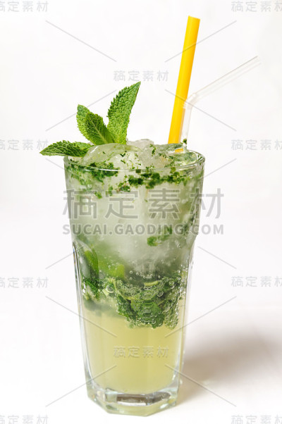 清凉的夏日鸡尾酒。