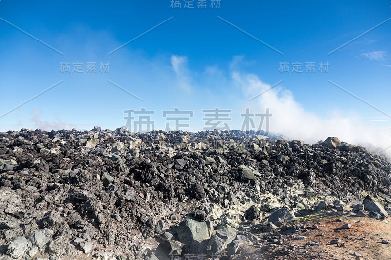 俄罗斯堪察加半岛的阿瓦钦斯基火山。阿瓦查河和纳利切夫河交汇处的活火山，位于彼得罗巴甫洛夫斯克-堪察茨