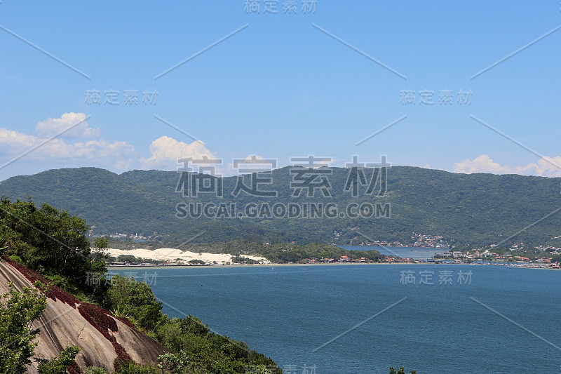 美丽的全景从鼹鼠海滩的观点在Florianópolis，圣卡塔琳娜。