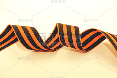 圣乔治的丝带孤立在白色的背景。象征着伟大的胜利
