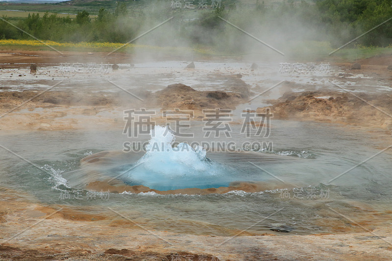 冰岛的 Strokkur Geysir