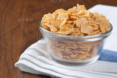 桌上有玉米片