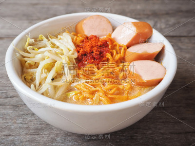 军队炖面条韩国食物