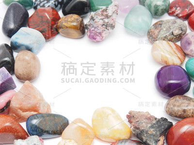 白色背景上的矿物质