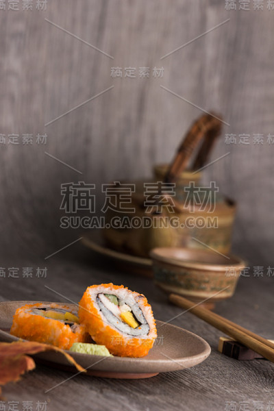 寿司和茶具