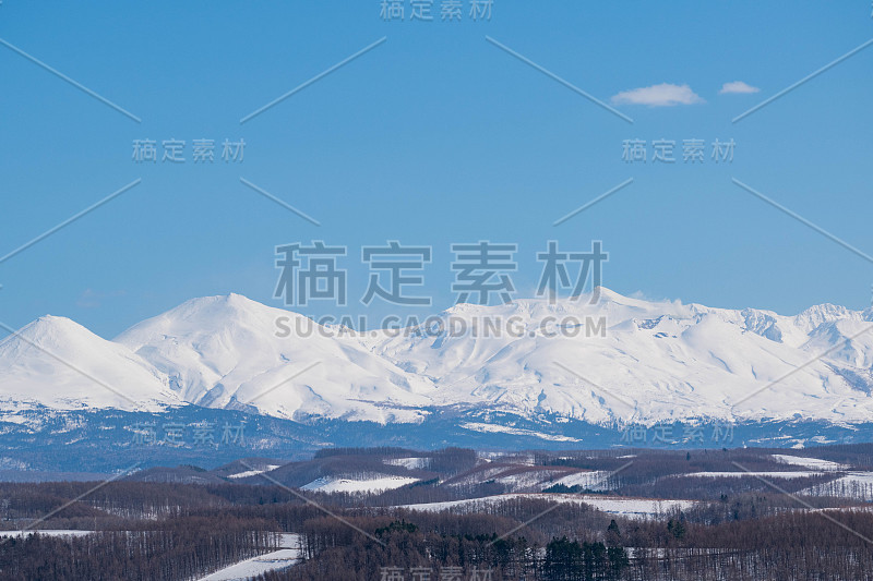 雪山蓝天