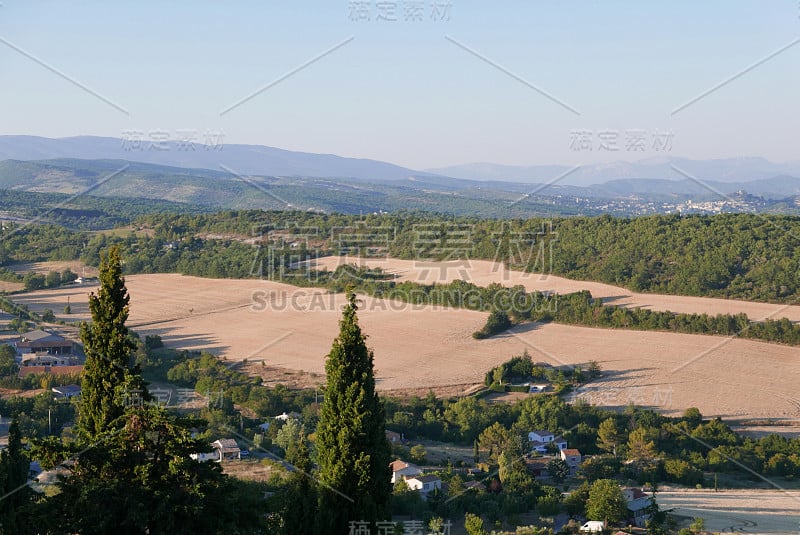 漫步在luberon，天文台的圣米歇尔和巴侬在沃克鲁兹，法国