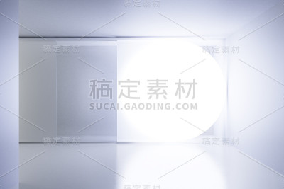白色的空房间里有一个白色发光的大圆圈