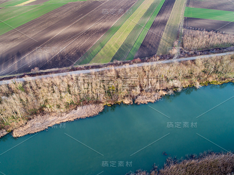 河流航拍影像