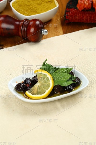 盘内黑橄榄