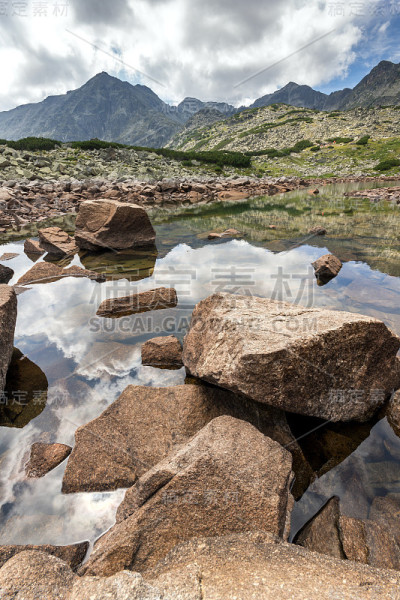 瑞拉山，穆萨拉峰的落基山