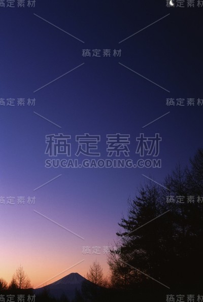 黎明时分的富士山