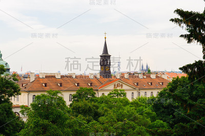 捷克共和国的一座带有钟塔的建筑