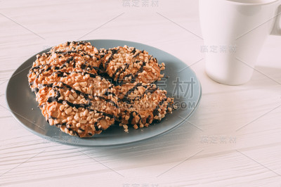 近距离拍摄的巧克力片饼干