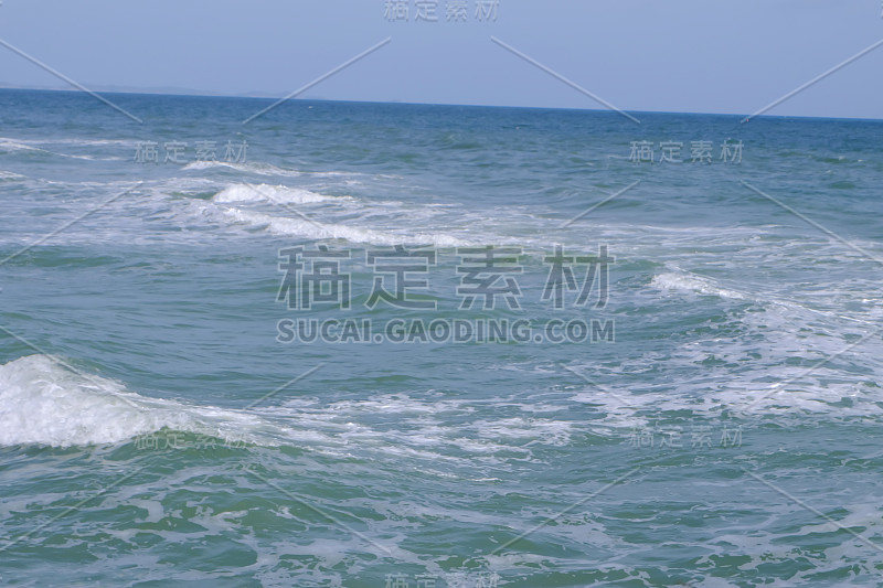 美丽的海滩和危险的激流，泰国罗永梅兰丰海滩