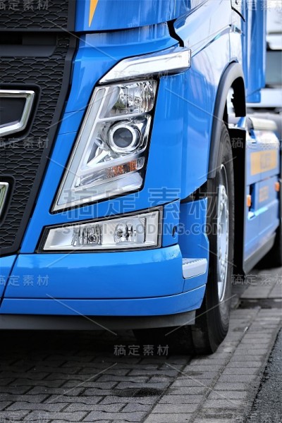 车站里的汽车