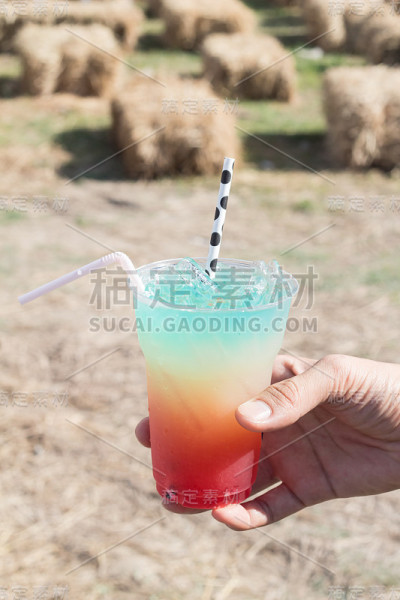 彩虹鸡尾酒