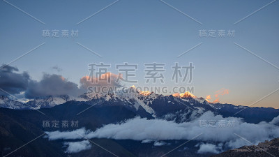中国云南梅里雪山景观。