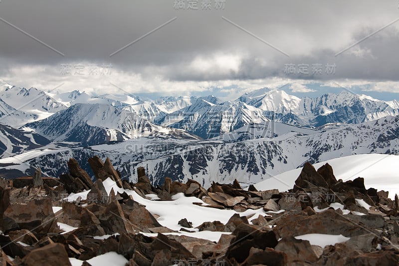 阿尔泰山岩石冰川雪