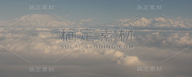喜马拉雅山山脊鸟瞰图尼泊尔