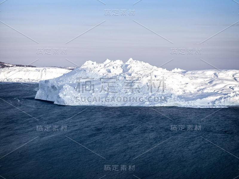 格陵兰岛北冰洋上的冰山