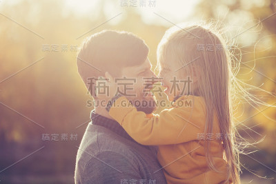 夕阳下的父女