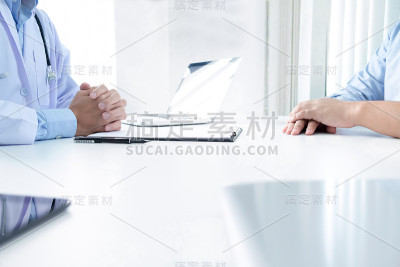医生和病人。